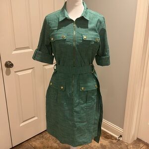 Ladies belted dress with gold zipper and buttons. Green. Size 8.